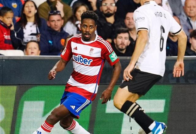 Imagem da noticia Botafogo volta atrás após anúncio e descarta contratação de Manafá