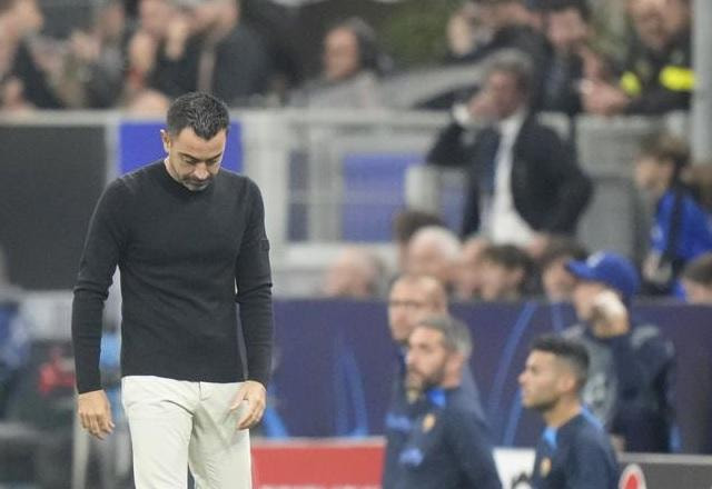 Imagem da noticia Xavi reconhece situação "difícil" para o Barcelona na Champions: "Está sendo cruel"