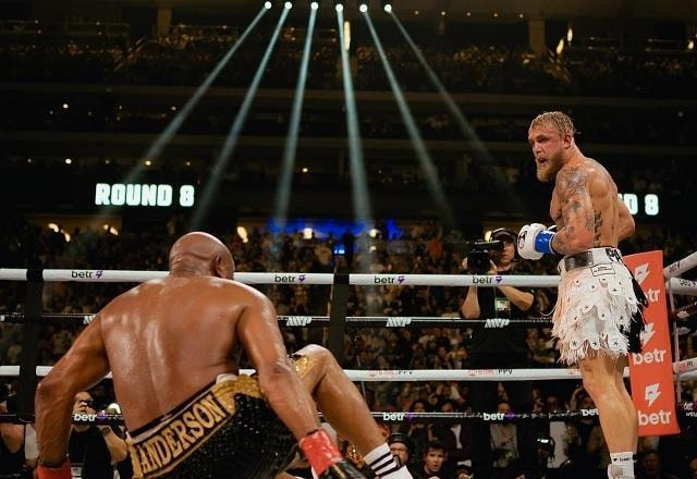 Imagem da noticia Youtuber de 25 anos vence Anderson Silva em luta de boxe
