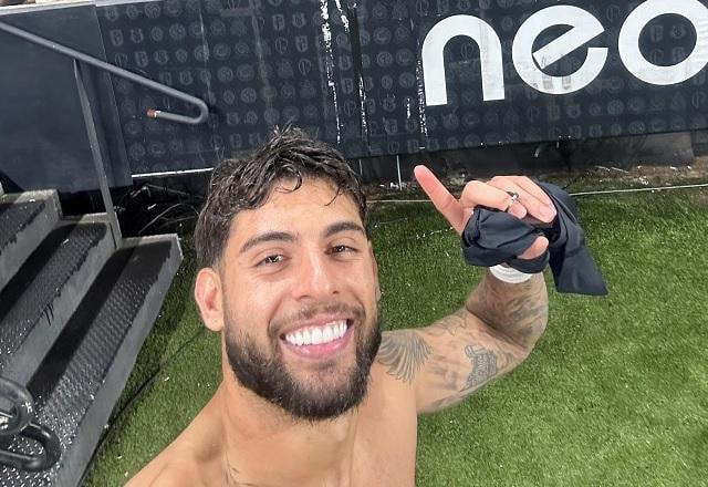 Imagem da noticia Yuri Alberto brinca após gol bizarro contra o Athletico-PR: "Foi feio, mas foi gol"