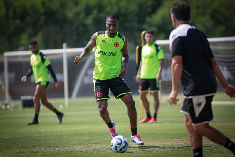 Imagem da noticia Vasco estreia no Brasileirão contra o Santos em duelo que marca retorno do Peixe à Série A