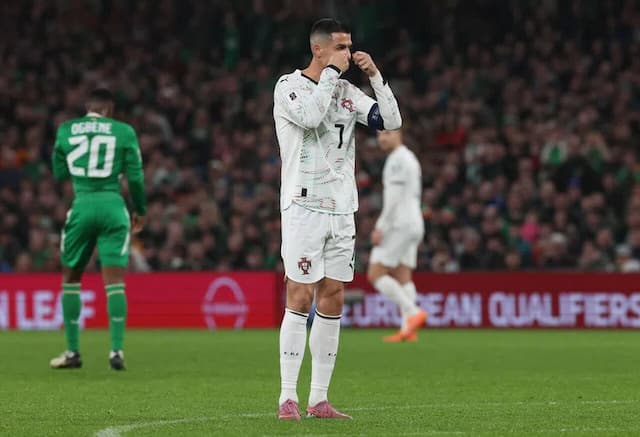 Jornal português detona Cristiano Ronaldo após expulsão: "Devia ter vergonha" Jornal português detona Cristiano Ronaldo após expulsão: "Devia ter vergonha"