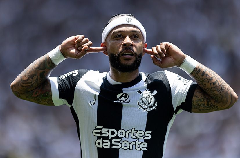 Imagem da noticia Memphis Depay reclama do jogo de manhã e do árbitro por amarelo: "Não é justo"