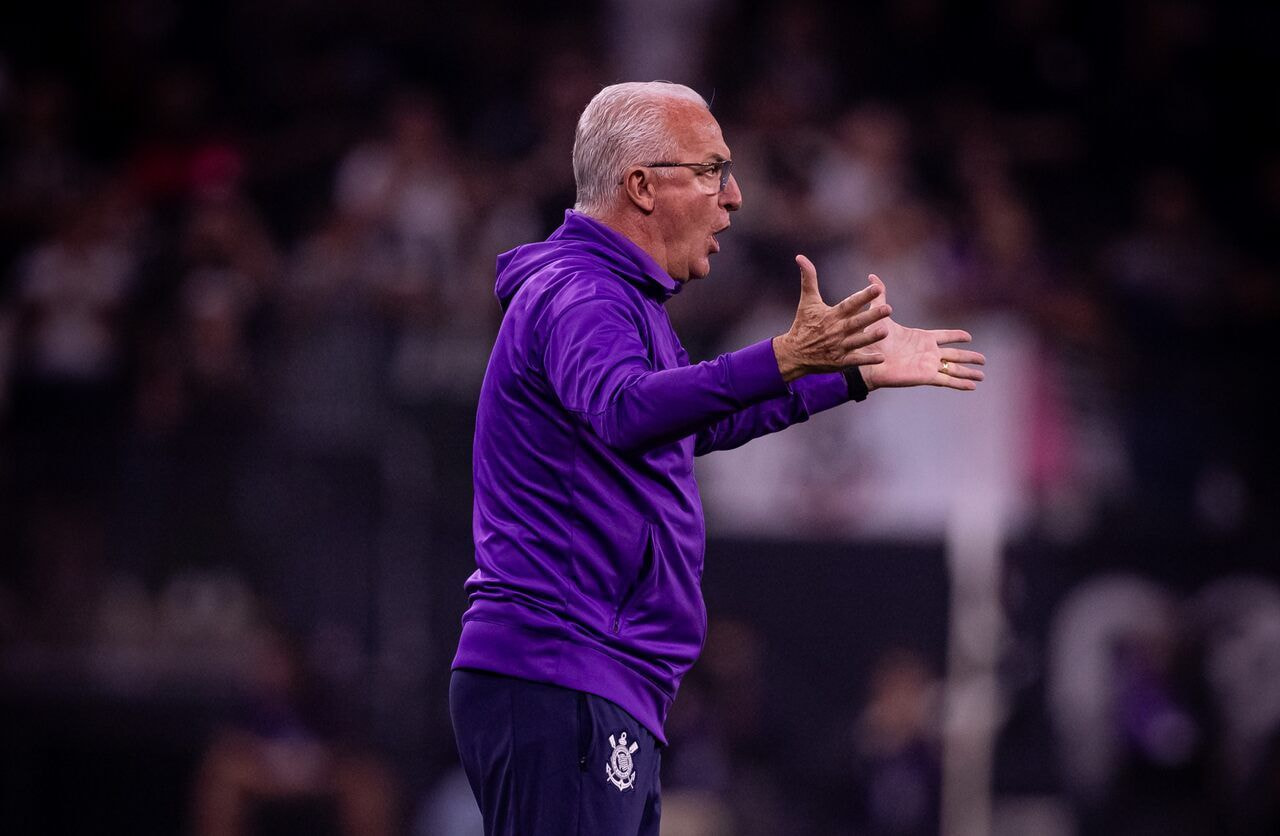 Imagem da noticia Corinthians completa um mês sem vencer no Brasileiro e liga alerta