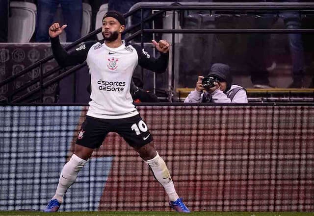 Em português, Memphis Depay valoriza vitória do Corinthians e se declara à torcida Em português, Memphis Depay valoriza vitória do Corinthians e se declara à torcida