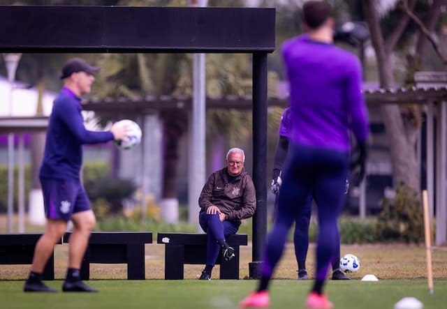 Corinthians volta a ter defesa completa após um mês sofrendo com desfalques Corinthians volta a ter defesa completa após um mês sofrendo com desfalques