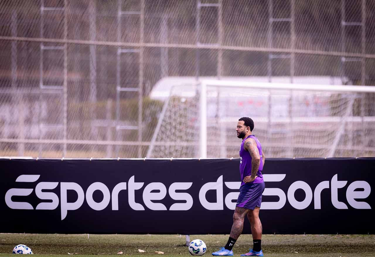 Imagem da noticia Com Memphis de volta, Corinthians encerra a preparação para a Copa do Brasil