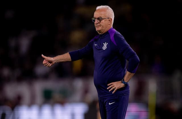 Dorival explica Garro na reserva, mas esconde segredo de vitória do Corinthians Dorival explica Garro na reserva, mas esconde segredo de vitória do Corinthians