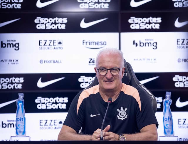 Dorival admite avanço por Angileri, fala sobre Martínez e pede mais reforços no Corinthians Dorival admite avanço por Angileri, fala sobre Martínez e pede mais reforços no Corinthians