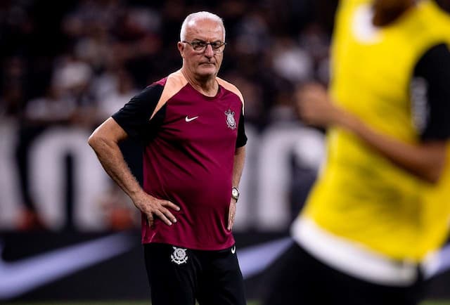 Dorival pede restrição a estrangeiros e critica sintético Dorival pede restrição a estrangeiros e critica sintético