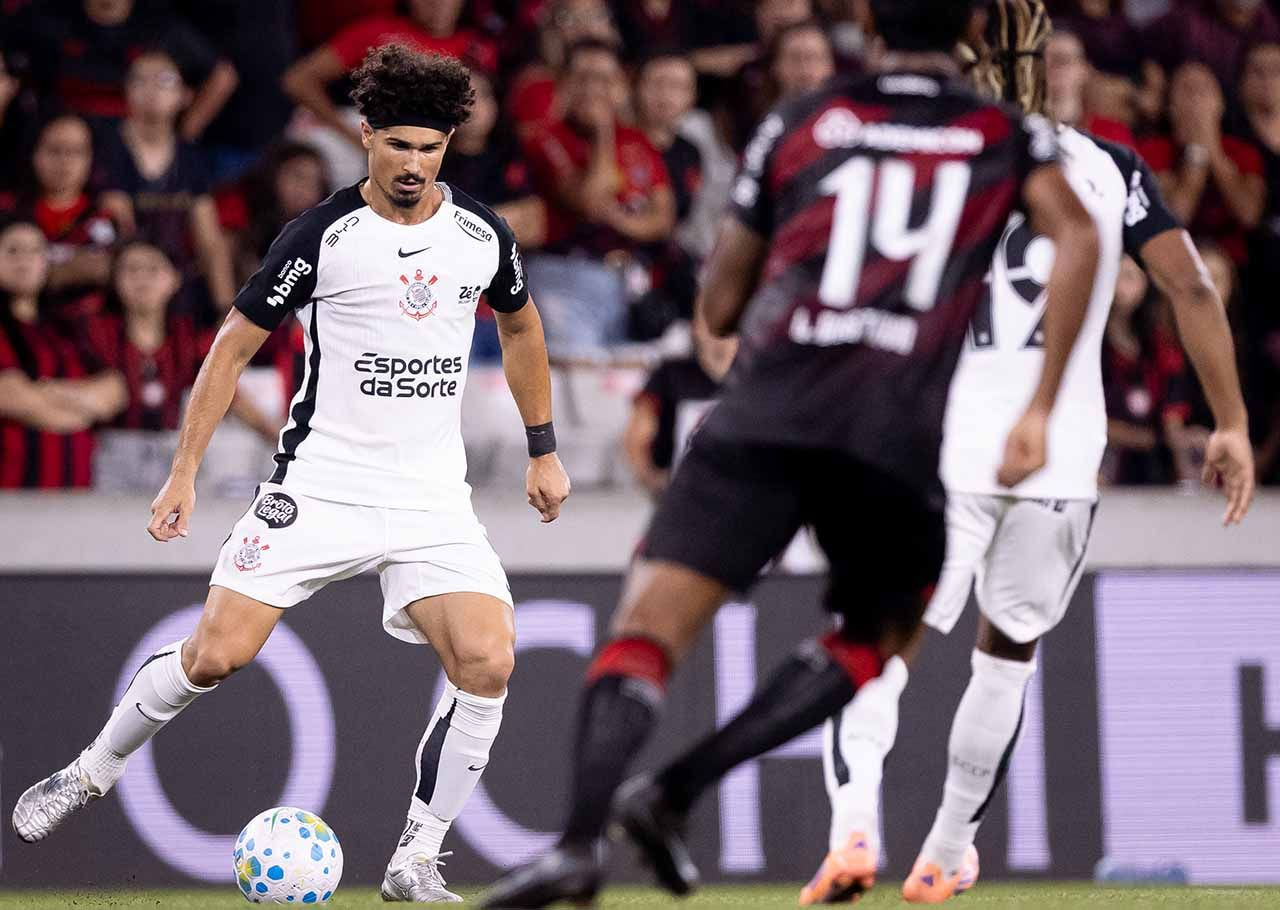 Imagem da noticia André Ramalho, do Corinthians, cobra debate de alto nível sobre gramados