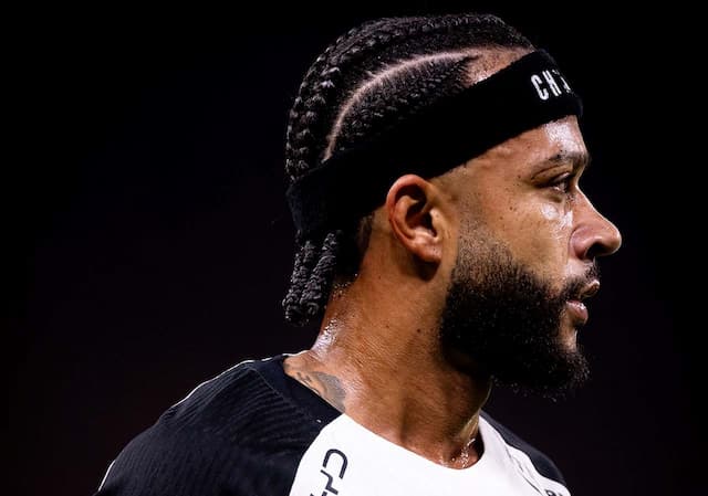 Depay está disposto a fazer ajuste em contrato com Corinthians, diz diretor Depay está disposto a fazer ajuste em contrato com Corinthians, diz diretor