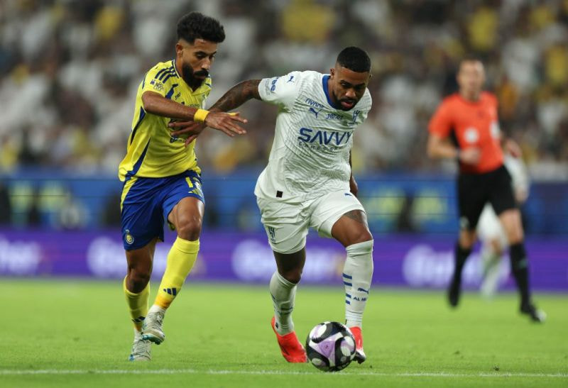 Imagem da noticia Al-Hilal sai atrás e arranca empate com Al-Nassr na etapa final no clássico saudita
