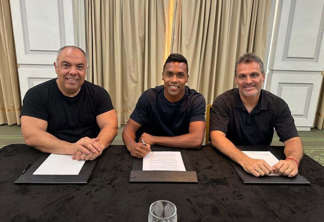 Imagem da noticia Flamengo anuncia contratação do lateral-esquerdo Alex Sandro, com contrato até 2026