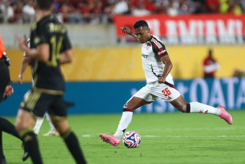 Imagem da noticia Alex Sandro mira duelo com o Bayern: "Oportunidade para ver em que nível estamos"