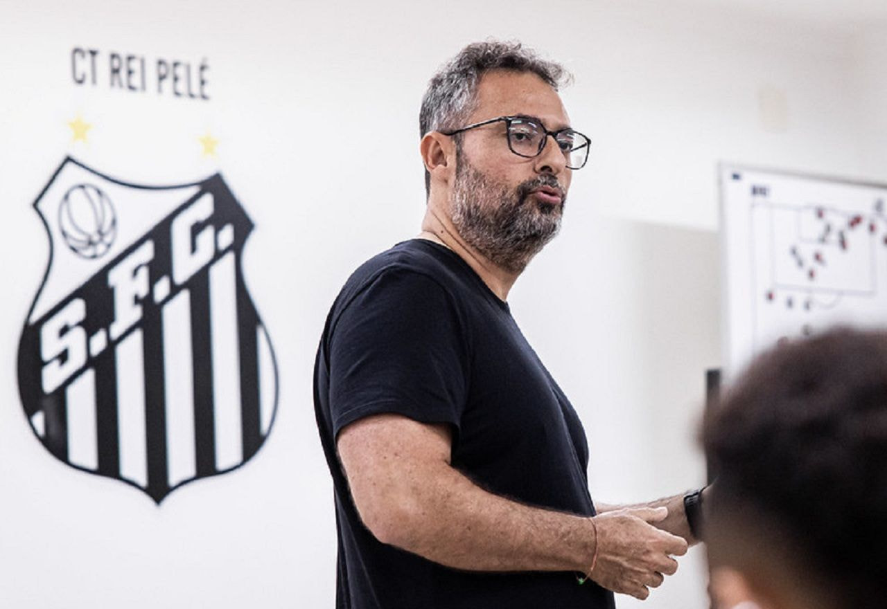 Imagem da noticia Mattos afirma procura de outros clubes por Neymar e diz: “Santos sempre vai querer ele aqui”