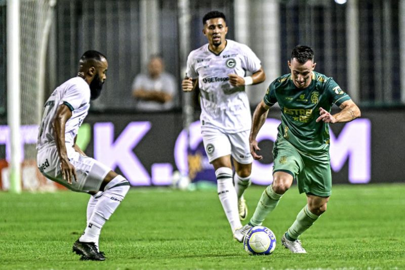 Imagem da noticia América-MG e Goiás empatam em jogo agitado com gol anulado pelo VAR