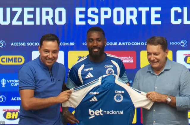 Gerson chora em apresentação e explica escolha pelo Cruzeiro: "Irrecusável" Gerson chora em apresentação e explica escolha pelo Cruzeiro: "Irrecusável"