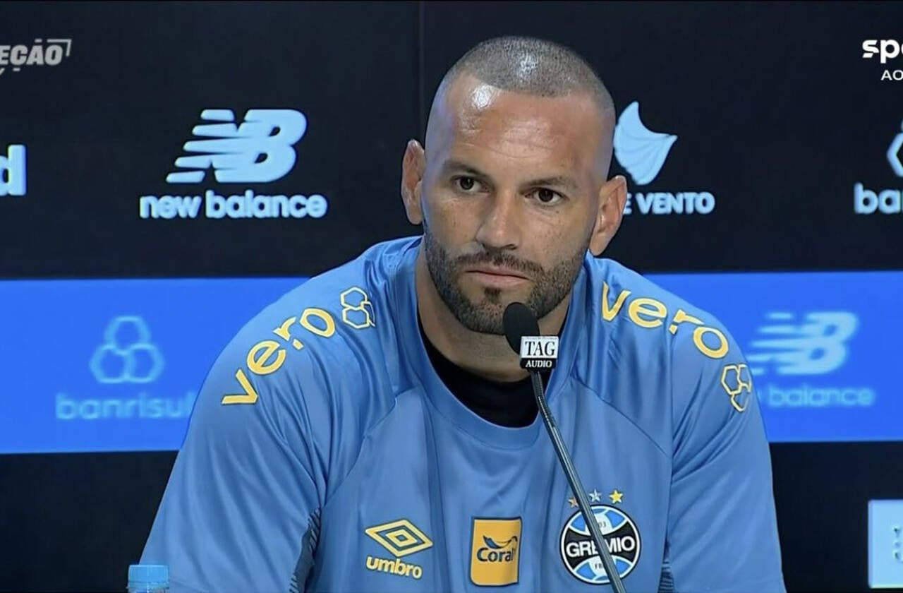 Imagem da noticia Ovacionado pela torcida, Weverton vê Grêmio no caminho certo: "Outra postura"