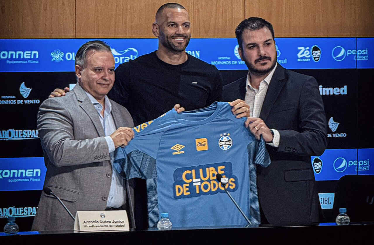 Imagem da noticia Weverton frisa motivo para aceitar a oferta do Grêmio: ”O que me trouxe foi a grandeza”