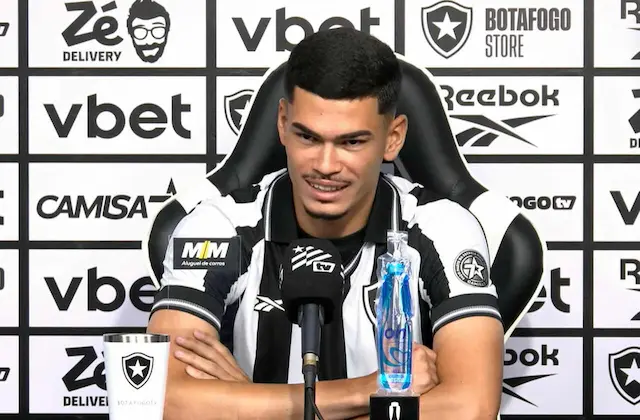 Anthony é apresentado no Botafogo: "Na hora certa, tenho muito a mostrar" Anthony é apresentado no Botafogo: "Na hora certa, tenho muito a mostrar"
