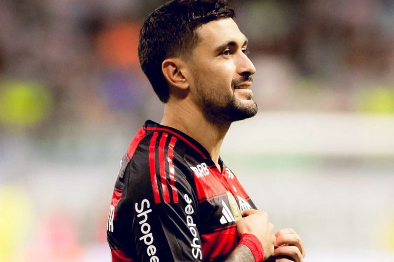 Imagem da noticia Arrascaeta destaca vitória do Flamengo sobre o Palmeiras: "Praticamente uma final”