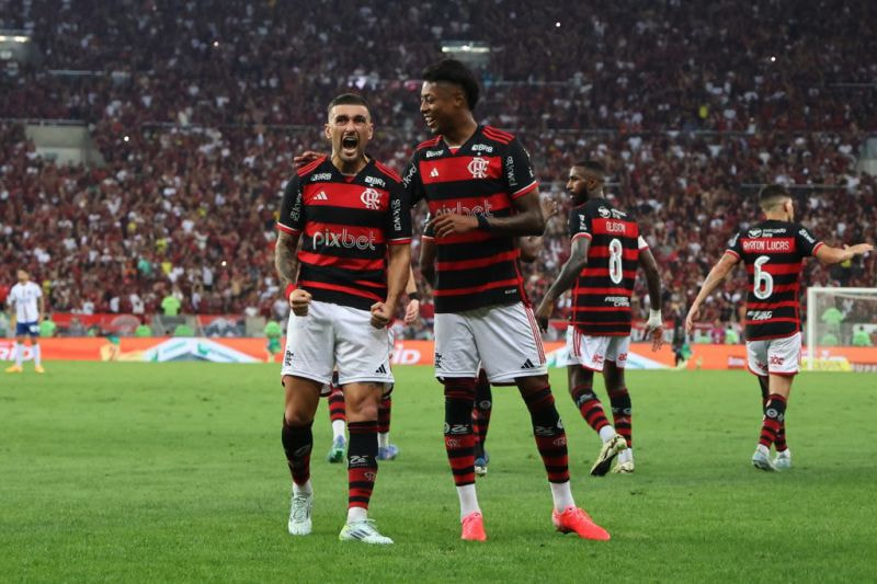Imagem da noticia Arrascaeta e Bruno Henrique se tornam os maiores campeões da história do Flamengo