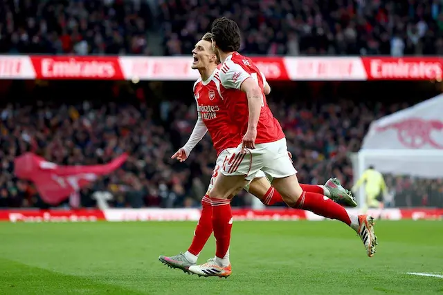 Arsenal bate o Brighton e segue na liderança da Premier League Arsenal bate o Brighton e segue na liderança da Premier League