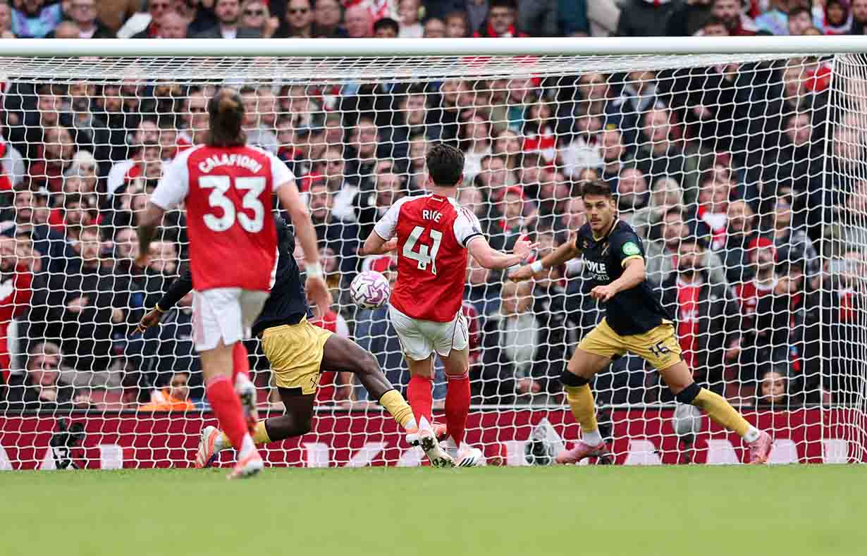 Imagem da noticia Premier League: Arsenal vence West Ham e coloca pressão no Liverpool