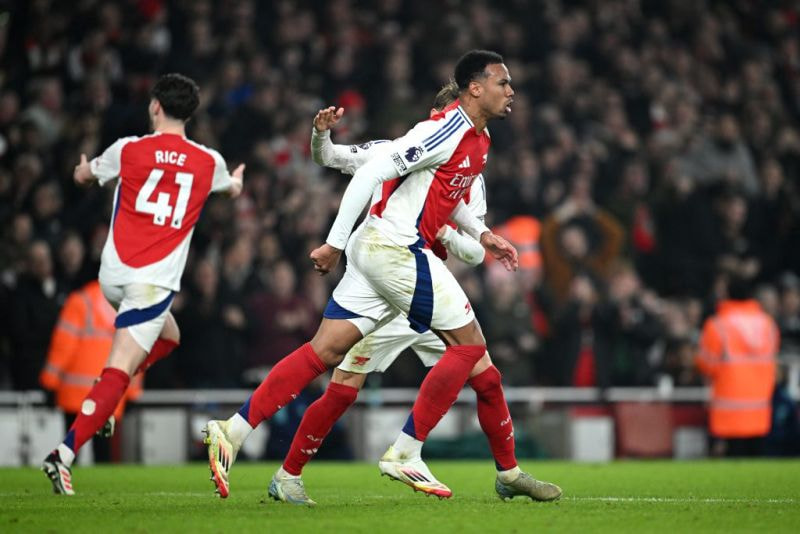 Imagem da noticia Arsenal vence Tottenham de virada e encosta no Liverpool