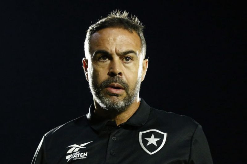 Imagem da noticia Arthur Jorge comemora vitória do Botafogo: "Muita alegria"
