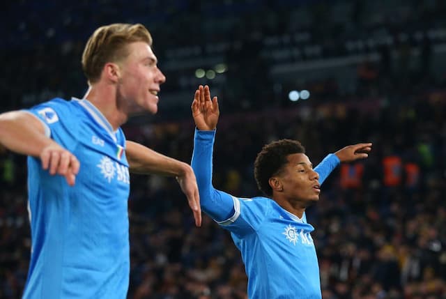 David Neres volta a decidir, Napoli supera Roma e alcança o Milan na liderança do Italiano David Neres volta a decidir, Napoli supera Roma e alcança o Milan na liderança do Italiano