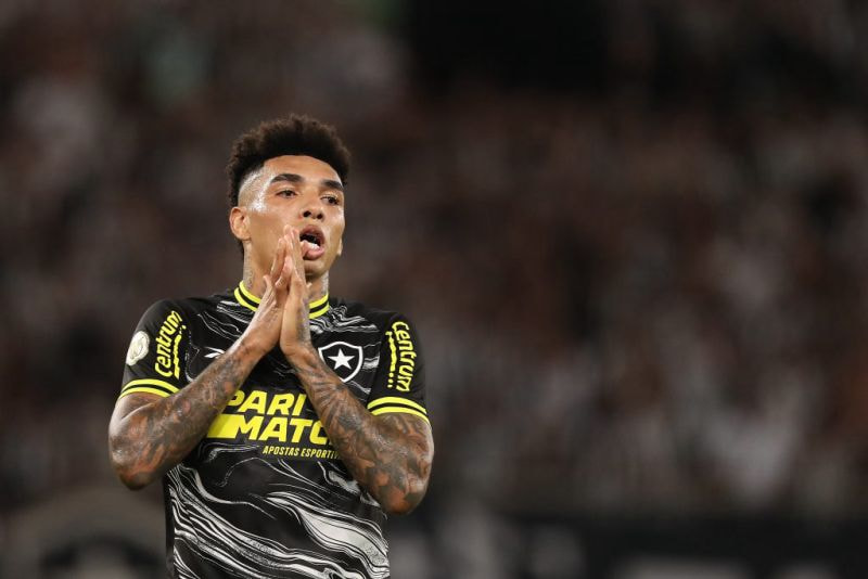 Imagem da noticia Atacante do Botafogo nega proposta de time europeu; entenda