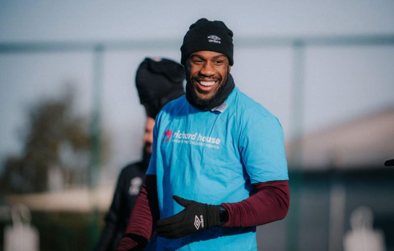 Imagem da noticia Atacante do West Ham sofre grave acidente de carro na Inglaterra