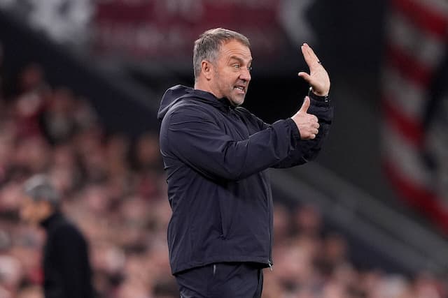 Flick condena racismo e elogia postura de Lamine Yamal antes do clássico Flick condena racismo e elogia postura de Lamine Yamal antes do clássico