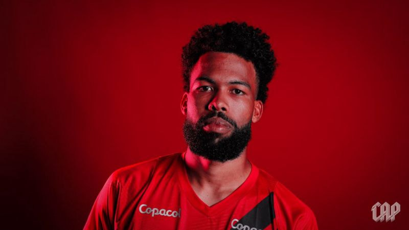 Imagem da noticia Athletico-PR anuncia a contratação do volante Falcão