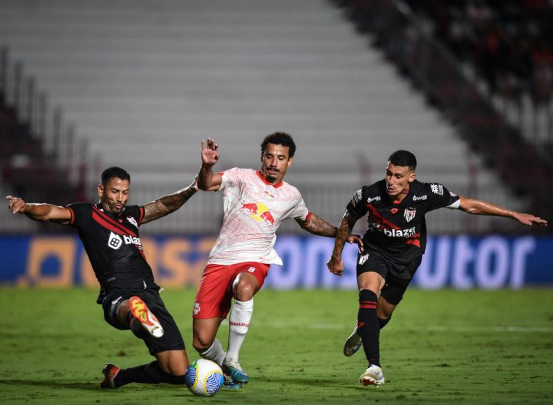 Imagem da noticia RB Bragantino empata com Atlético-GO e entra na zona de rebaixamento