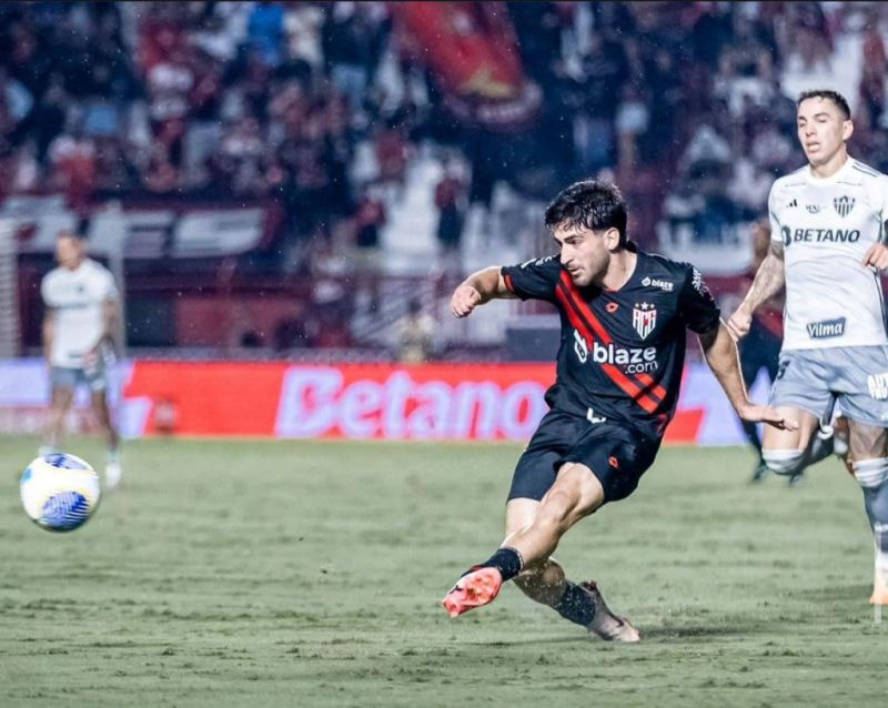 Imagem da noticia Atlético-GO e Red Bull Bragantino duelam contra o rebaixamento no Brasileirão