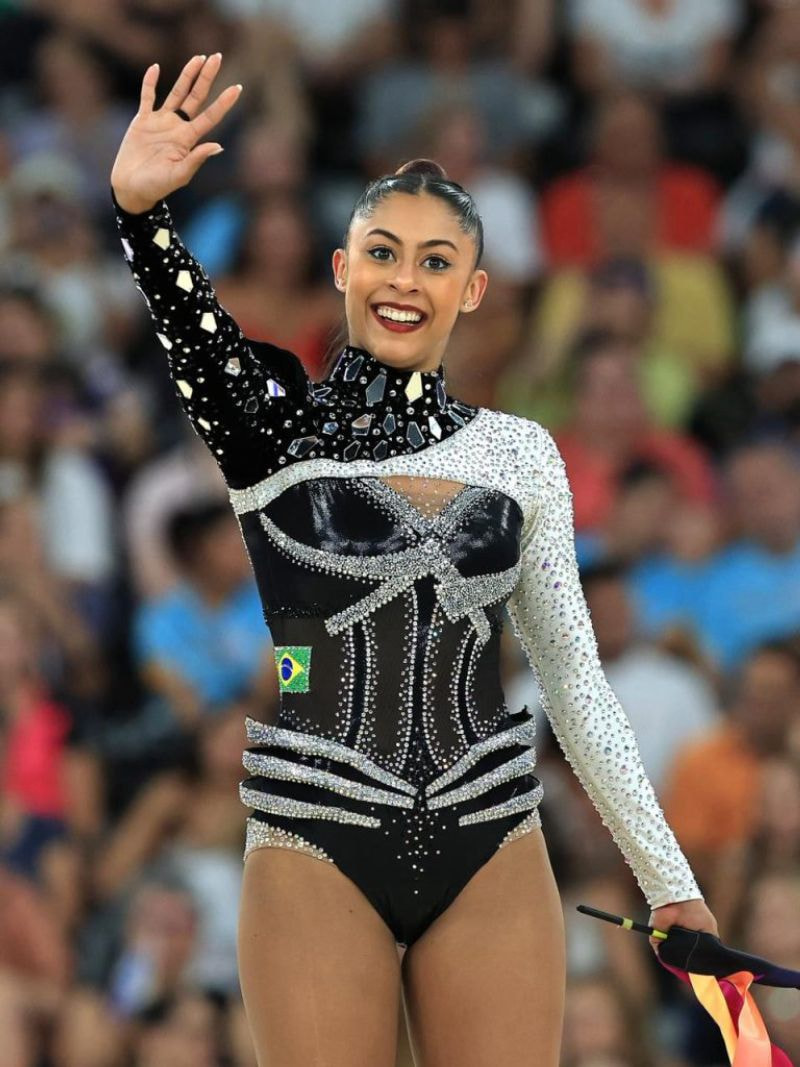 Imagem da noticia Bárbara Domingos fica no top 10 mundial na final da ginástica rítmica em Paris