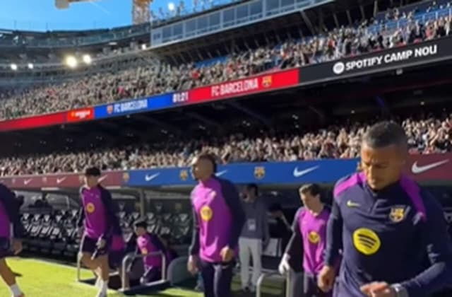 Barcelona abre treino para 23 mil pessoas no novo Camp Nou Barcelona abre treino para 23 mil pessoas no novo Camp Nou