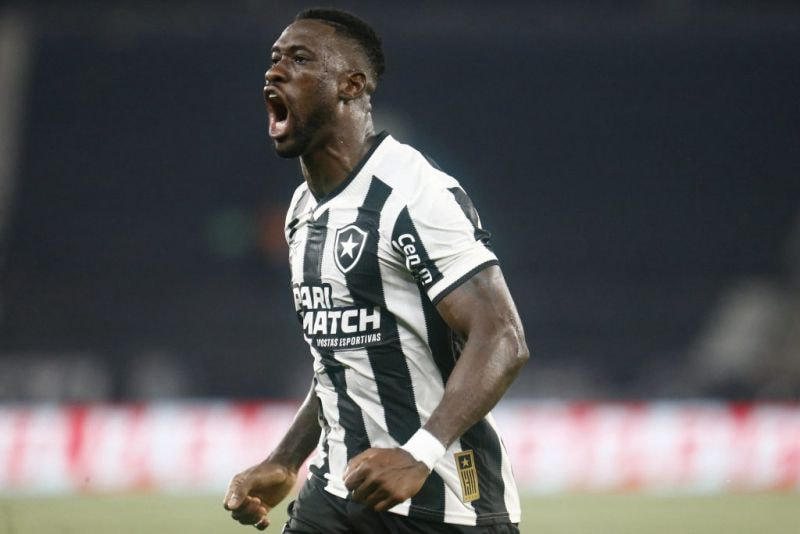 Imagem da noticia Bastos, do Botafogo, é convocado para a seleção de Angola