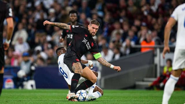 Leverkusen marca no fim e arranca empate com Copenhague