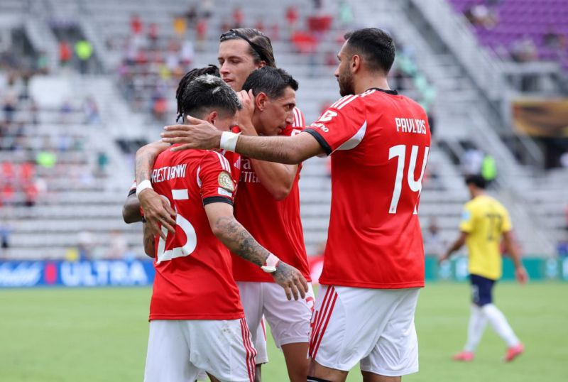 Imagem da noticia Tempestade, pausa e show: Benfica volta do vestiário e aplica 6 a 0 no Auckland City