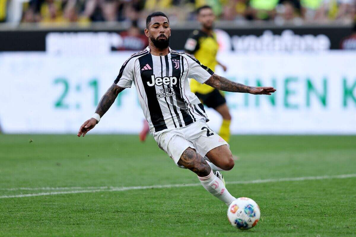 Imagem da noticia Douglas Luiz acerta retorno para Inglaterra e vai defender o Nottingham Forest