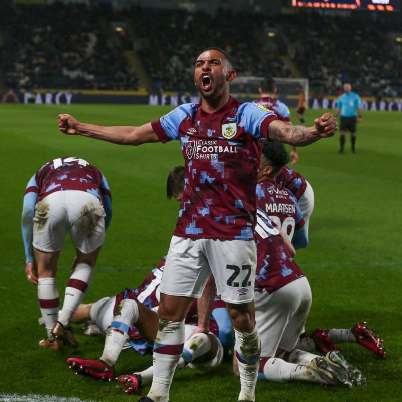 Imagem da noticia Botafogo acerta contratação do lateral-direito Vitinho