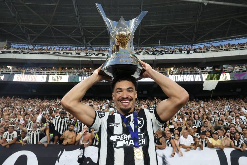 Imagem da noticia Botafogo anuncia saída de Adryelson, que volta ao Lyon