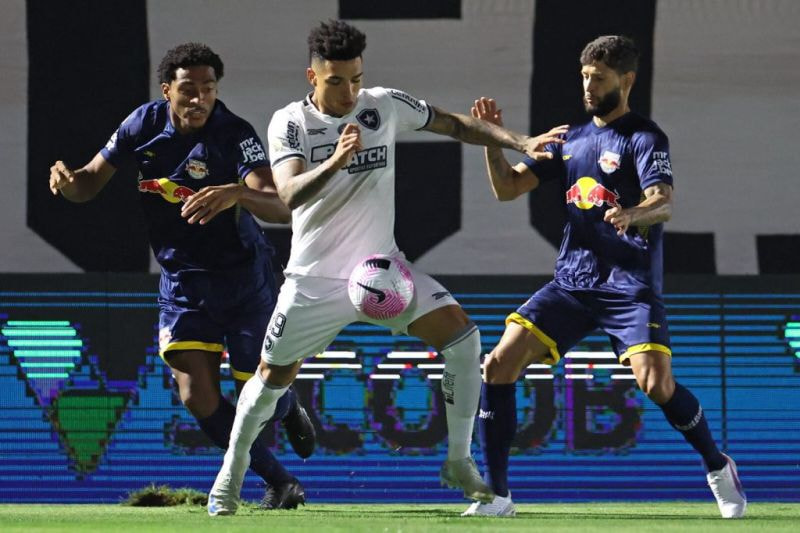 Imagem da noticia Botafogo bate o Bragantino e se isola na liderança do Brasileirão