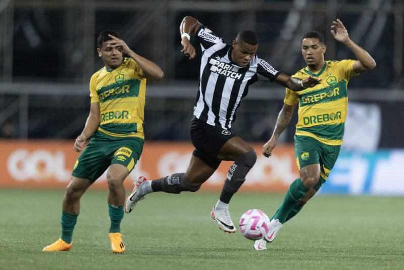 Imagem da noticia Botafogo enfrenta Cuiabá em busca de manter vantagem na liderança do Brasileirão