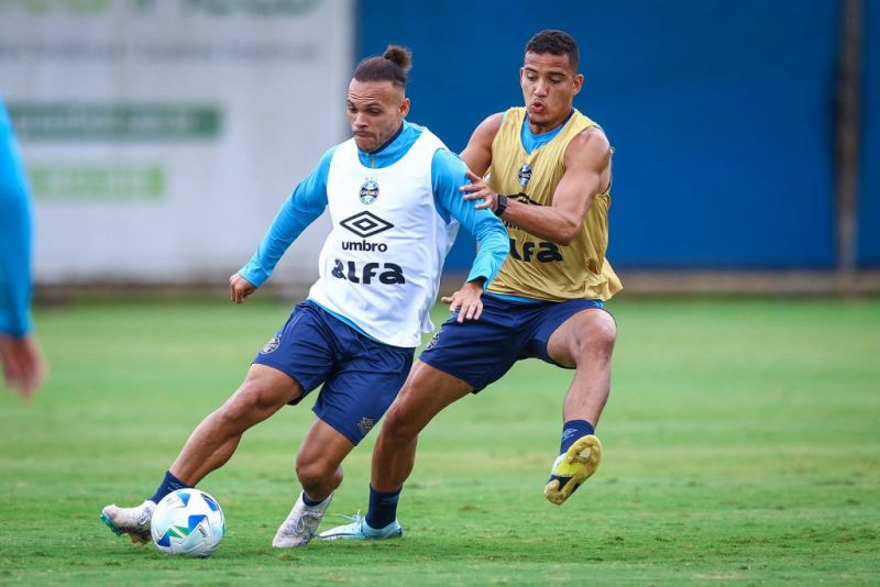 Imagem da noticia Braithwaite viaja com o Grêmio para estreia na Sul-Americana; confira os relacionados