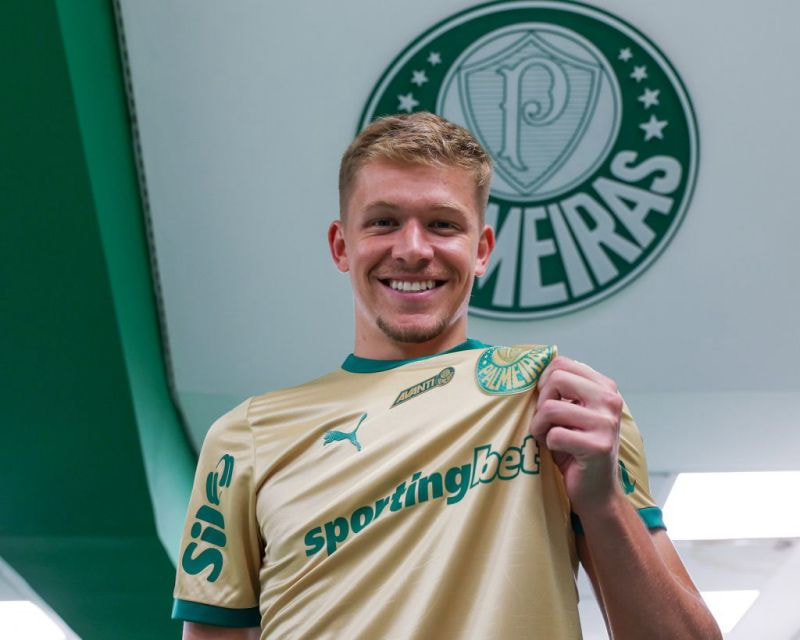 Imagem da noticia Palmeiras acerta empréstimo de Bruno Fuchs até o fim de 2025